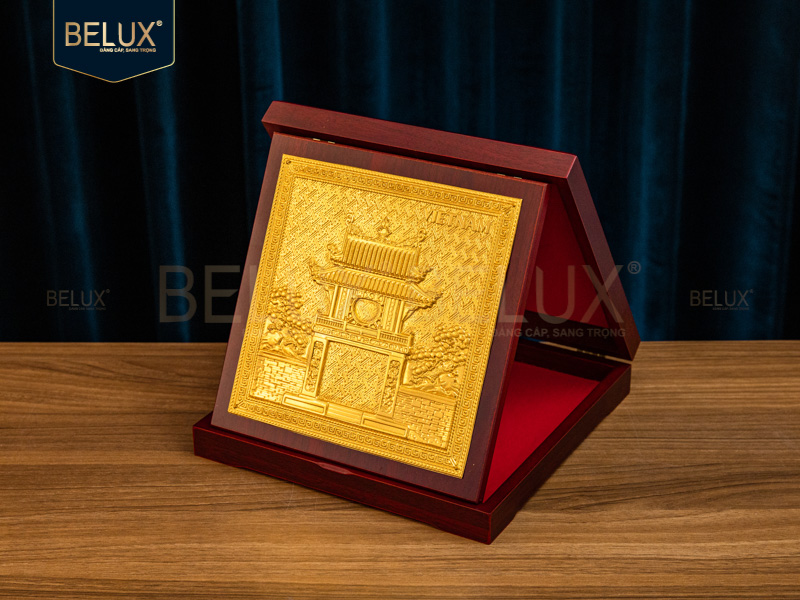 Hộp gỗ mặt vuông Khuê Văn Các bằng đồng 23x23cm mạ vàng 24k